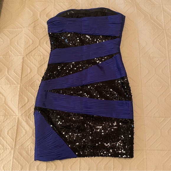 Strapless cocktail  - royal blue with black sequin inserts.  25 waist. 33 hip - Picture 1 of 7